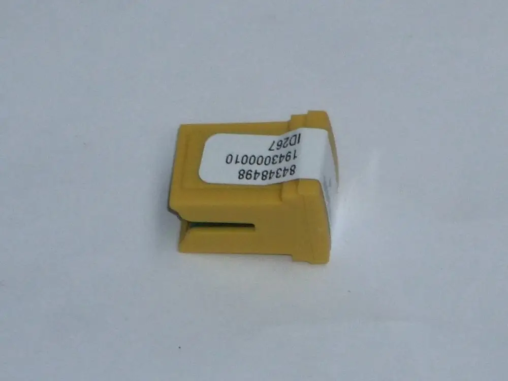Gelbes Kunststoffteil mit etiketierten Nummern, das möglicherweise für Daikin Produkte bestimmt ist. Hinweise auf Stecker oder Anschluss sind sichtbar.